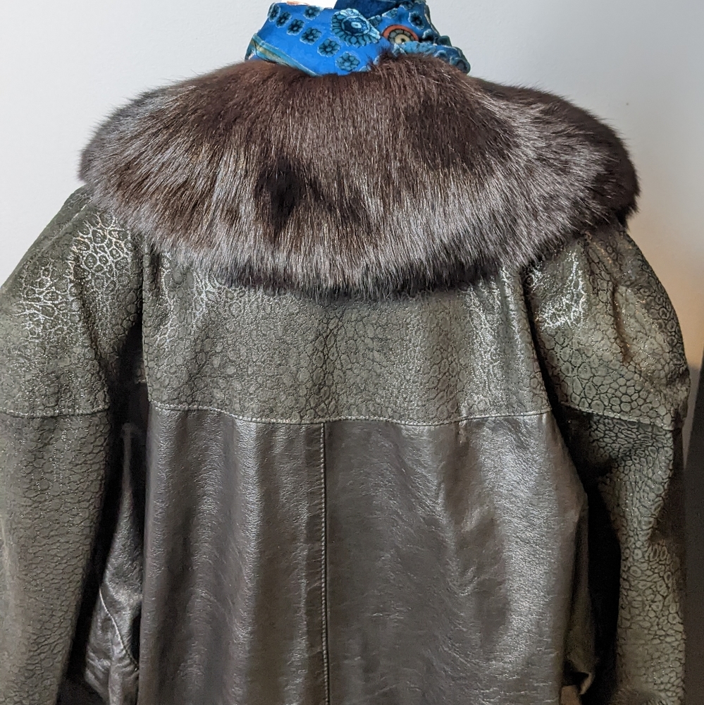 Vintage leather jacket with fur collar - Picture 7 of 16